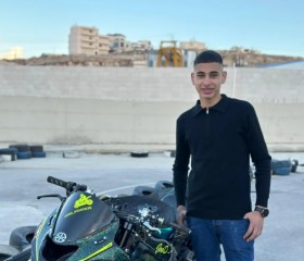 ⁦^⁠_⁠^
18_&Ahmad, 18, Ramallah