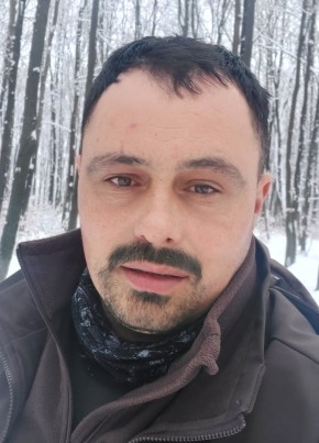 Costel, 38, Romania, Bacău