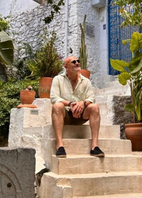 Okan из İzmir 56 лет