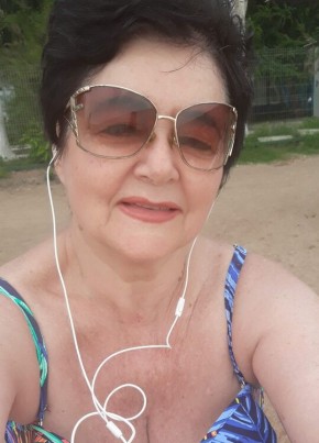 Галина, 69, Россия, Феодосия
