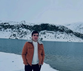 Artur, 26, Batumi