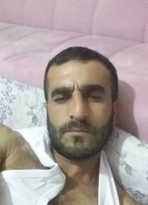 Serhat Sevinç , 21, Türkiye Cumhuriyeti, İzmir