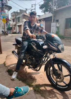 Atul, 19, India, Shājāpur