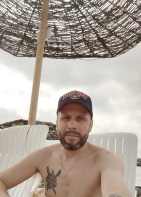 Денис из Перми 42 года