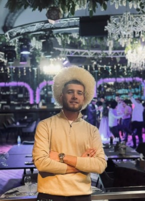 Максим из Санкт-Петербурга 26 лет