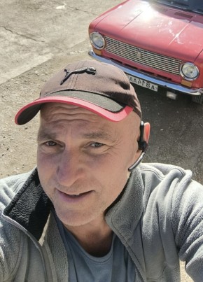 Олег Вишневский из Артема 42 года