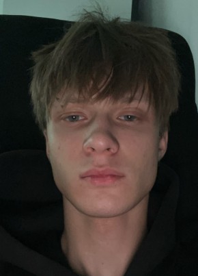 Михаил из أبوظبي 20 лет
