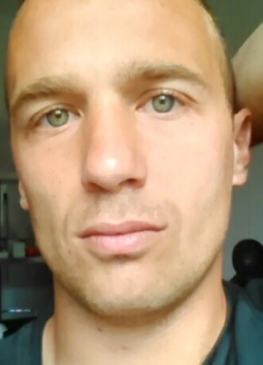 Julien, 37, République Française, Lorgues