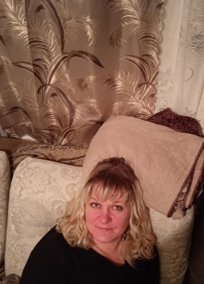 Елена, 47, Россия, Свеча