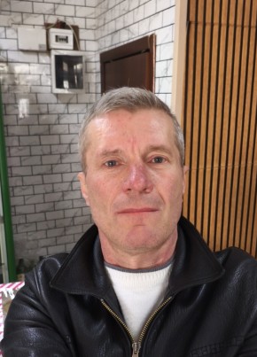федор из Донецка 18 лет