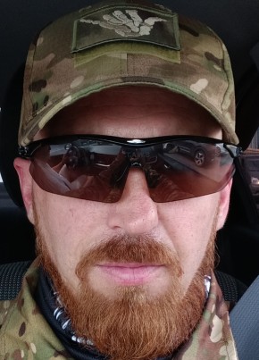 Иван, 39, Россия, Нягань