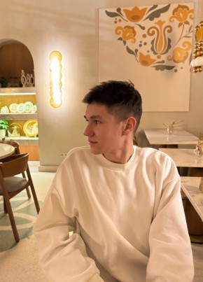 Илья из Казани 19 лет