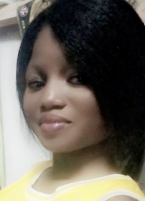 Awa, 23, Burkina Faso, Bobo-Dioulasso
