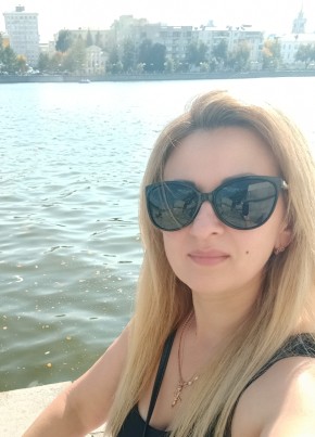 Хельга, 38, Россия, Екатеринбург