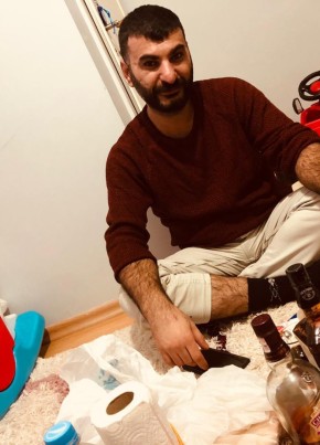Cihan Işlek, 34, Türkiye Cumhuriyeti, Esenyurt