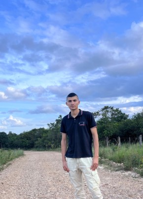 Adrian из Tame 23 года