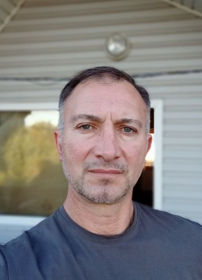 Артур из Луги 48 лет