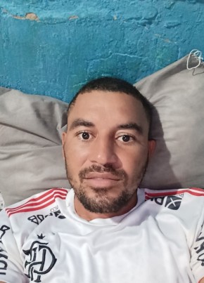 Lucas из Três Lagoas 30 лет