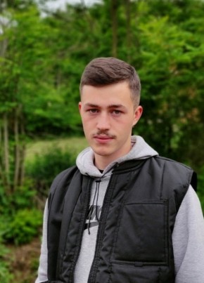 Bleon, 24, Albania, Lushnjë