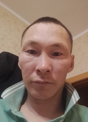 Виталий Сэротэтт из Надыма 33 года