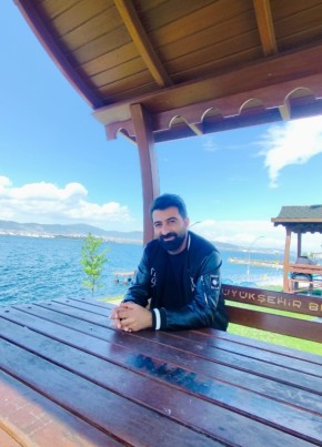 Omut из Bursa 32 года