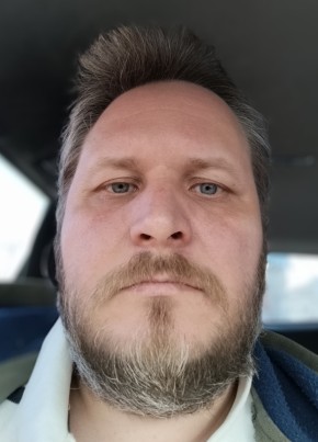 Михаил из Санкт-Петербурга 44 года