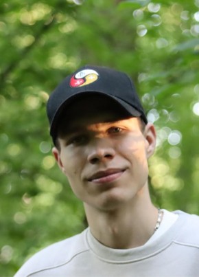 Илья из Химки 23 года