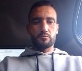 Aymen Abed, 30, Constantine