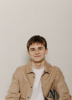 Максим из Пскова 18 лет
