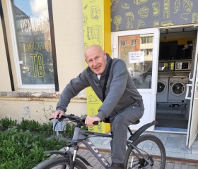 Viktor, 64, Perm