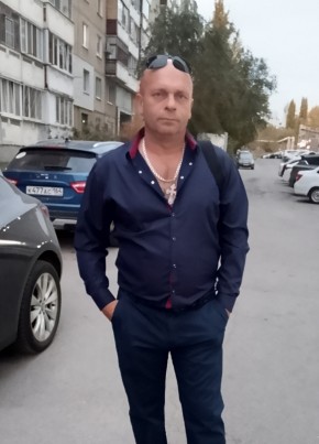 Максим из Саратова 45 лет