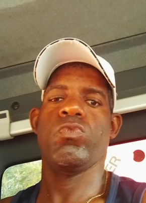 Yeinier Batista из La Habana 36 лет