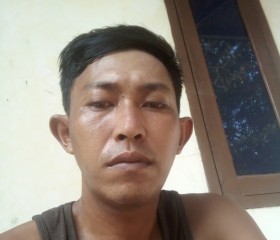 Riko, 33, Depok (West Java)