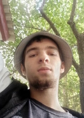 Магомед из Махачкалы 18 лет