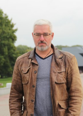 Максим из Пскова 48 лет