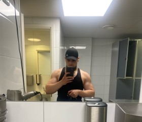 Denis, 20, Helsinki