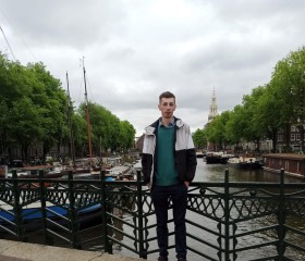 Andriian, 27, Brussels