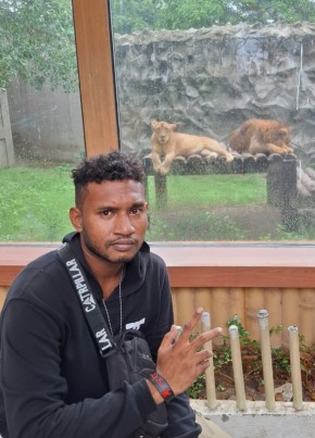 IZACK из Port Moresby 25 лет