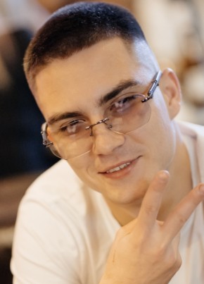 Андрей из Москвы 23 года