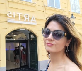 Roxanne, 35, Vienna