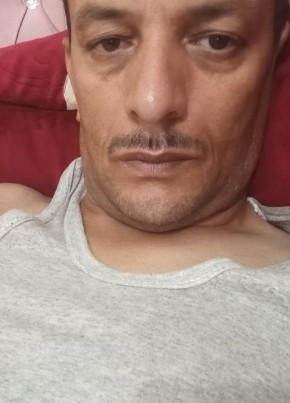 Kadi из Tiaret 27 лет