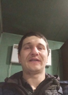 Oleg, 31, Russia, Naberezhnyye Chelny