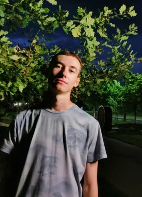 максим, 20, Россия, Кировск (Ленинградская обл.)