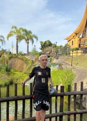 Matheus из Curitiba 21 год