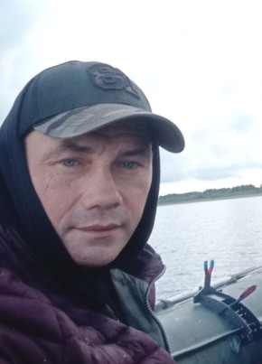 Александр из Луги 46 лет