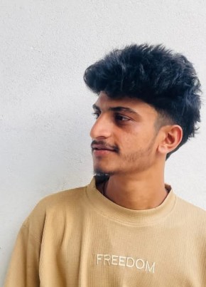 Hhhh из කටුනායක 20 лет
