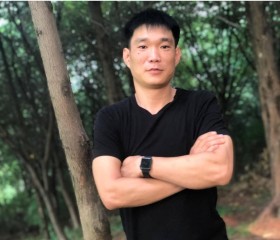 Denis Tsoy, 40, Asan