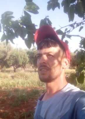 Ali, 29, People’s Democratic Republic of Algeria, Khemis Miliana