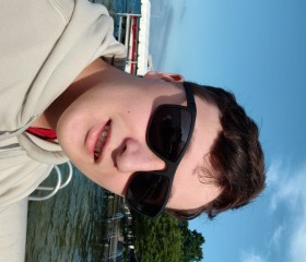 Charles, 18, Farragut