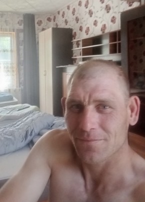 Роман из Харабали 43 года